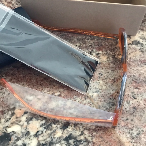 Host Pick🎉🔥BURBERRY sunglasses, case, cloth - Picture 7 of 11